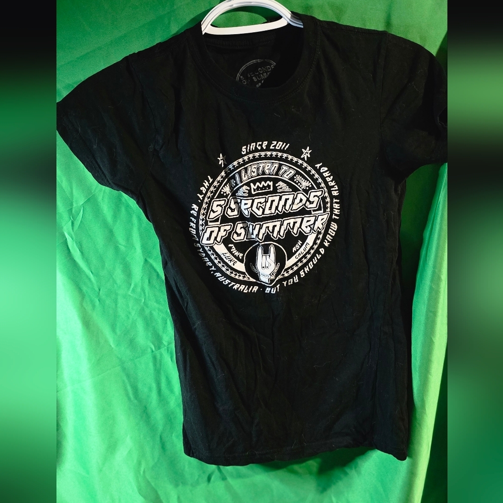 Black 5 SECONDS OF SUMMER Band Tee